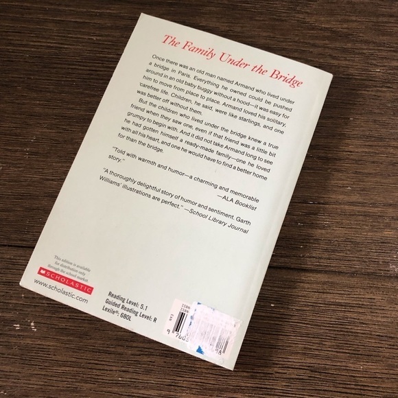 The Family Under the Bridge by: Natalie Savage Carlson paperback book - Picture 3 of 3